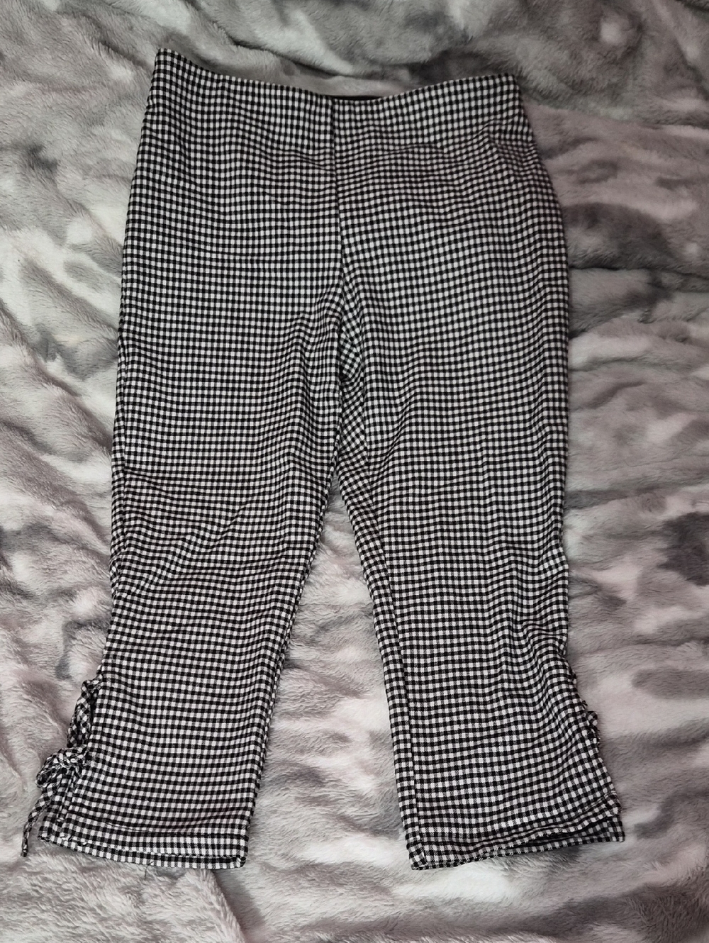 WILD FABLE Black & White Gingham Capris Size XS